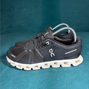 On Running Cloud Black Running Shoes Women’s Size 8